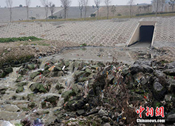 陕西安康生活污水直排进汉江 污水横流环境恶劣